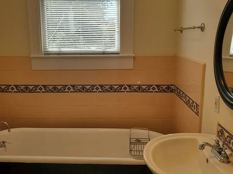 2402 Lincoln St — Photo 16