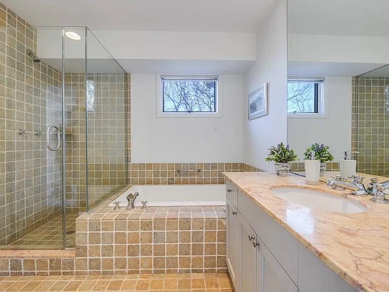 4 Peconic Rd — Photo 27