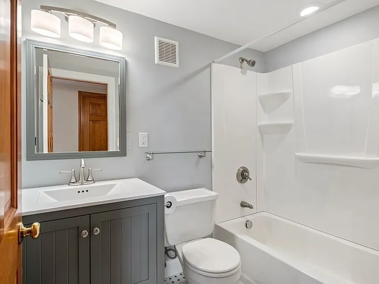 16 Balmoral St #103 — Photo 10