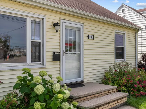 1341 W Prospect Ave, Appleton, WI 54914