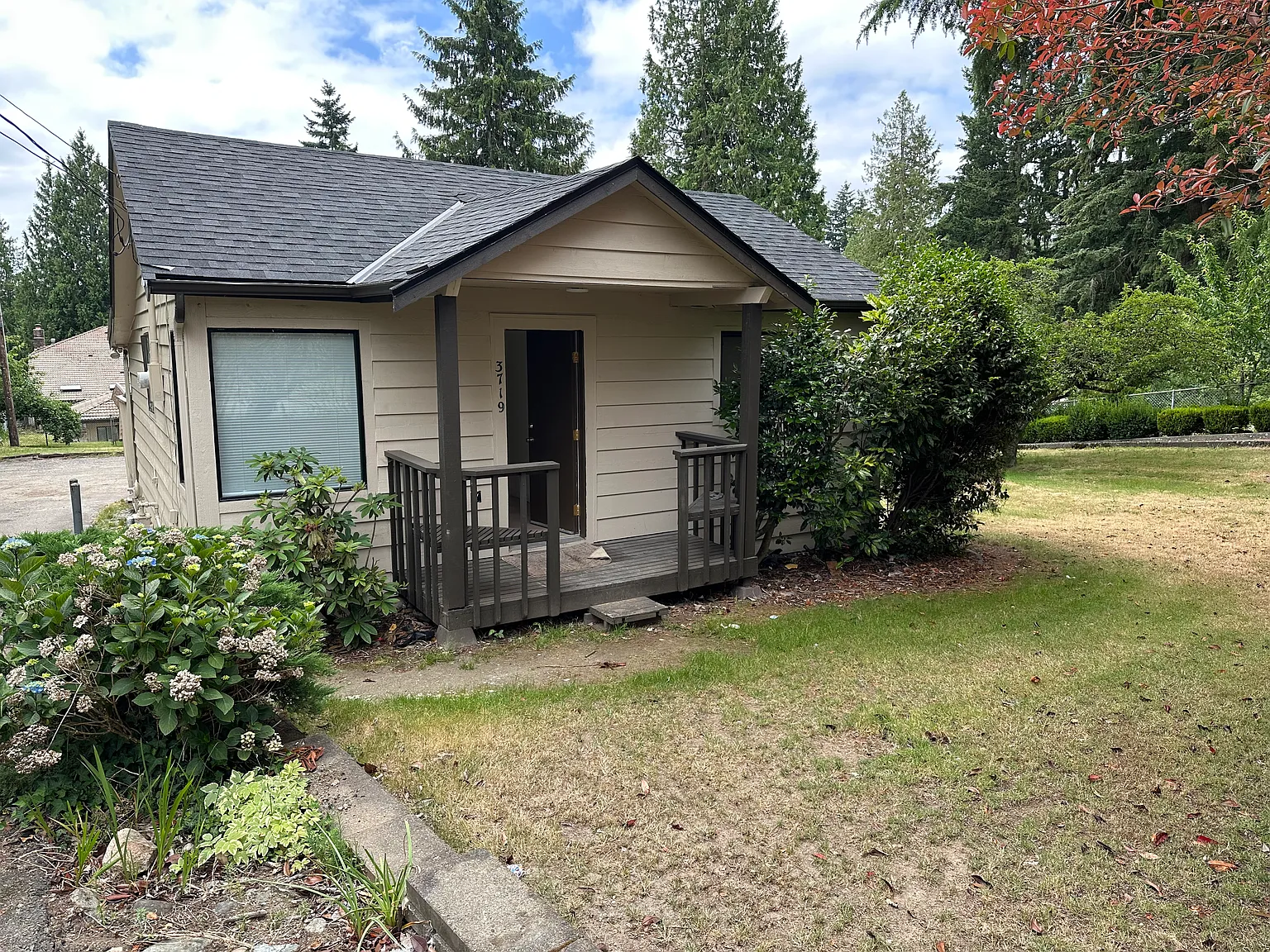 2 bed, 610 sqft, $2,045 — Photo 2