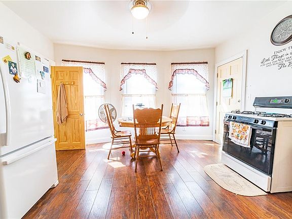 3rd image of 410-412 Smithfield Ave