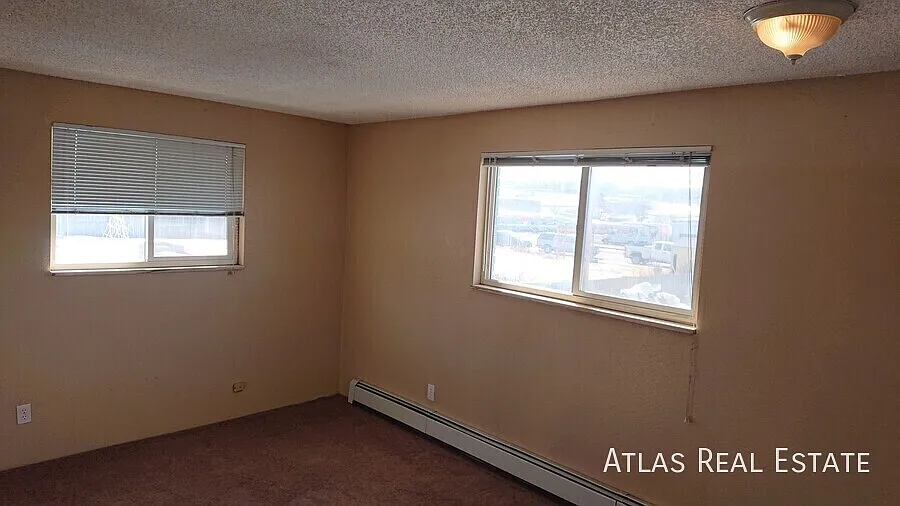 Save $1395! Fantastic Location near Rock Park and Downtown Castle Rock! Walk to Town! 2 Bed 1 Bat... — Photo 2