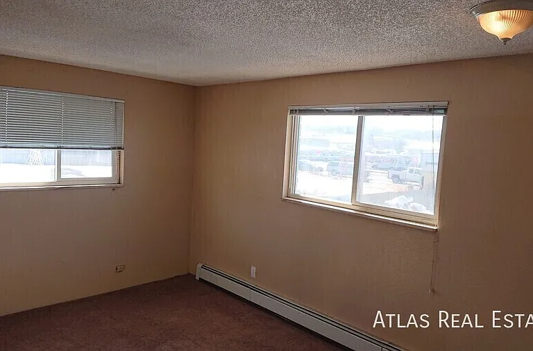 920 Bishop Ct #B — Photo 2