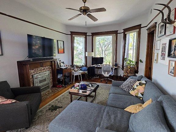 3rd image of 2627 W Walton St #3E