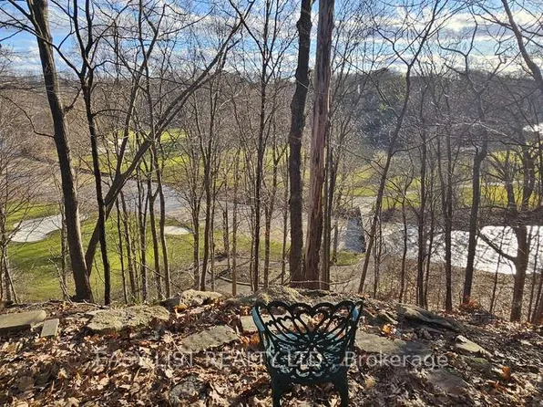 1320 Odessa Cres, Oakville, ON L6H 1R8