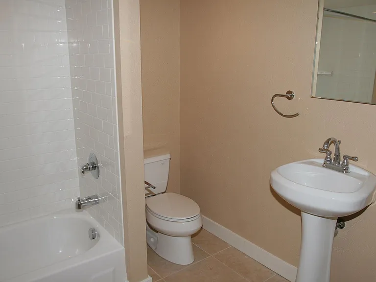 1202 Garfield St — Photo 6