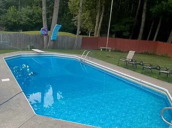 11 Red Oak St, Paxton, MA 01612