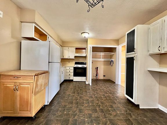 4th image of 2501 S Harlan St