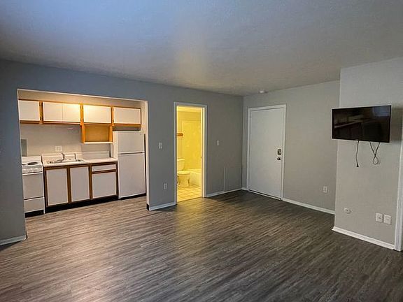2nd image of 101 E 14th Ave APT J