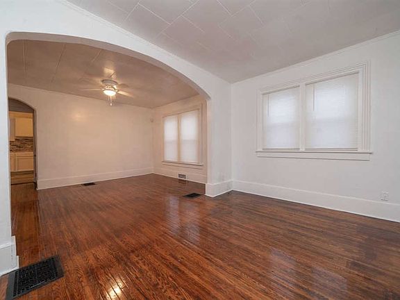 4th image of 3023 Garfield Dr