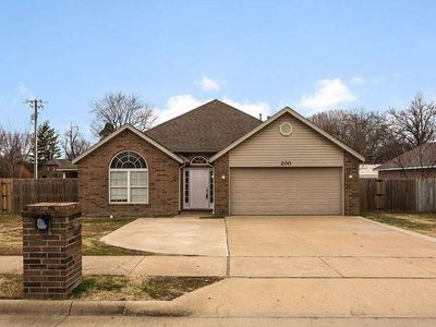 200 N Maple Leaf Ave, Siloam Springs, AR, 72761