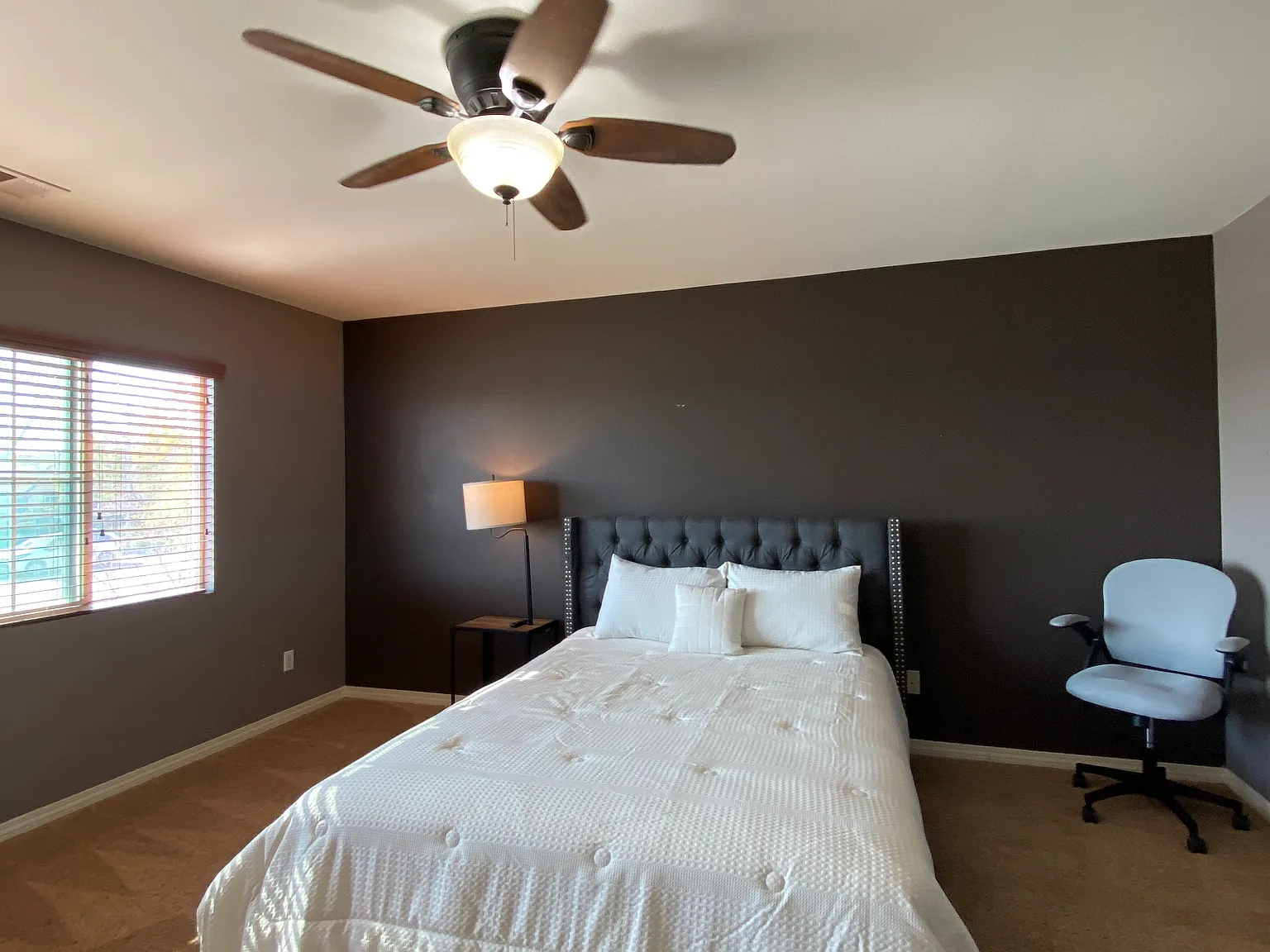 1 bed, 3277 sqft, $900 — Photo 1