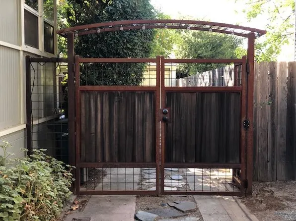 1306 37th St #Rear, Sacramento, CA 95816