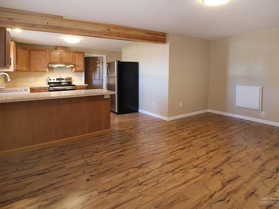3rd image of 231 NE 10th St