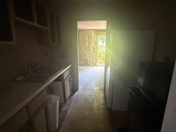 4th image of 422 Hill Meadow Dr