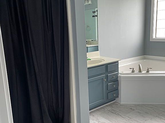 Master bathroom 