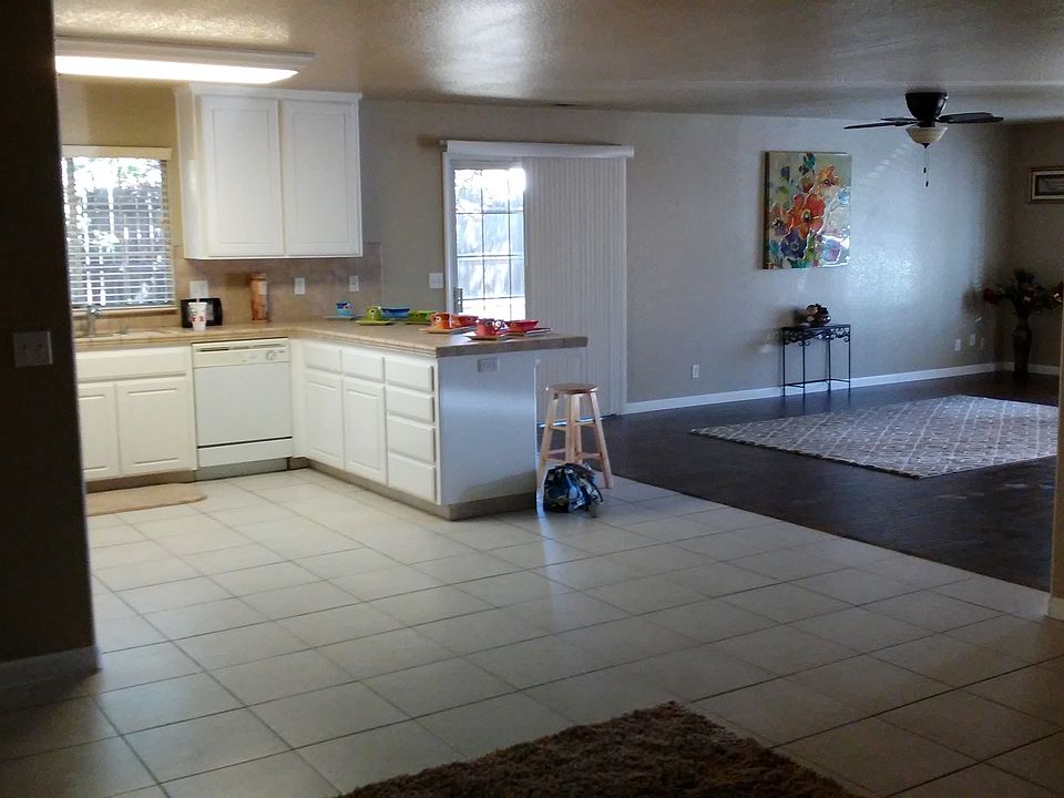 3155 Whittier Ave Clovis CA Zillow