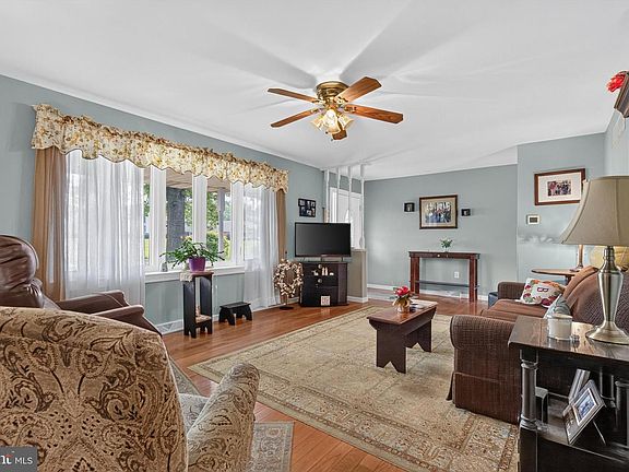 2nd image of 2193 Roosevelt Ave