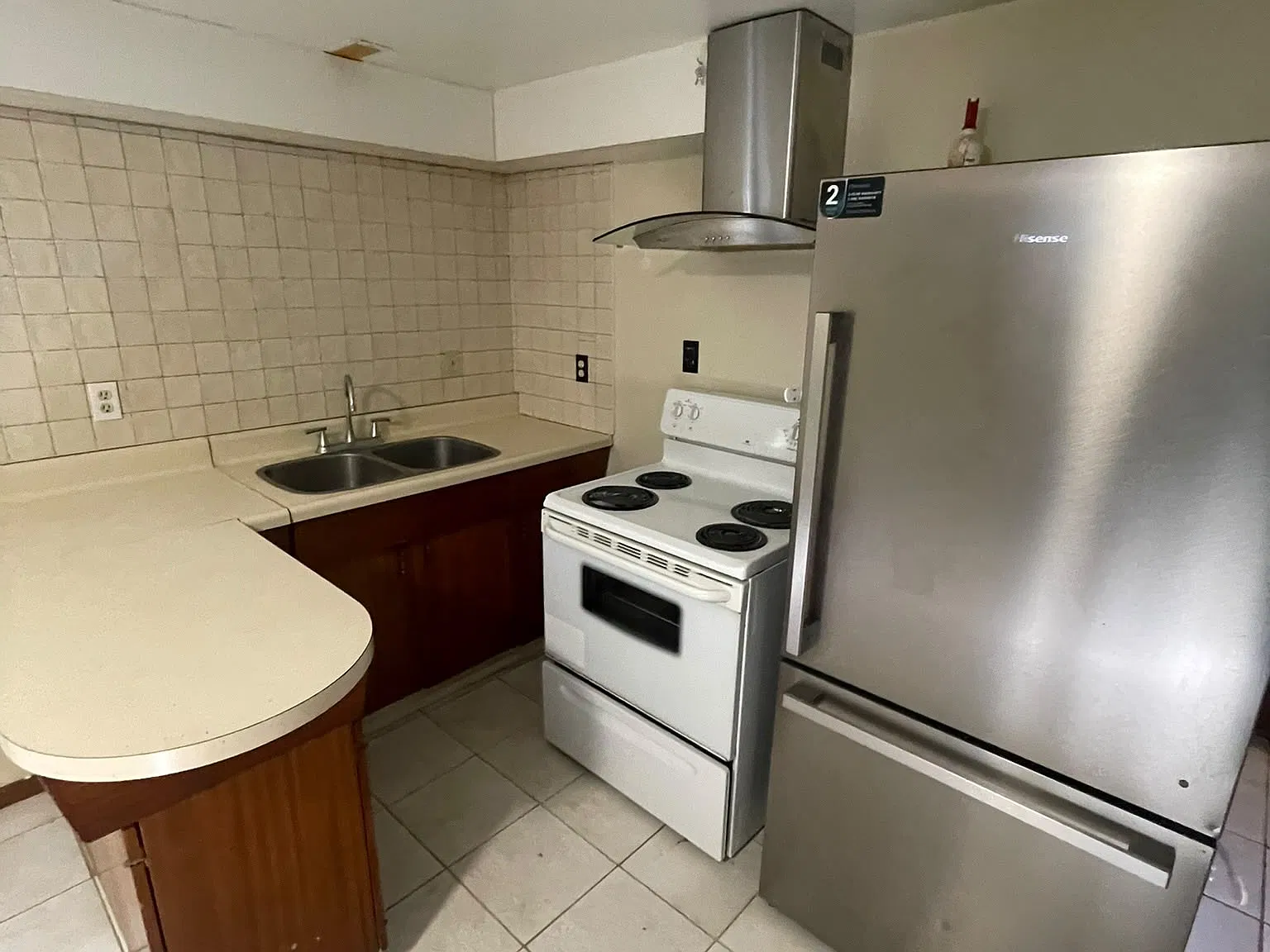 3 bed, 1000 sqft, $1,850 — Photo 2