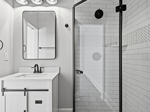 4th image of 1330 N Kealing Ave