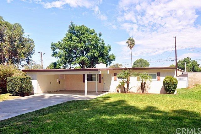 Mid-Century modern located near Candlewood Golf Course!