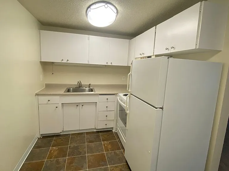 Annaron Apartments — Photo 11