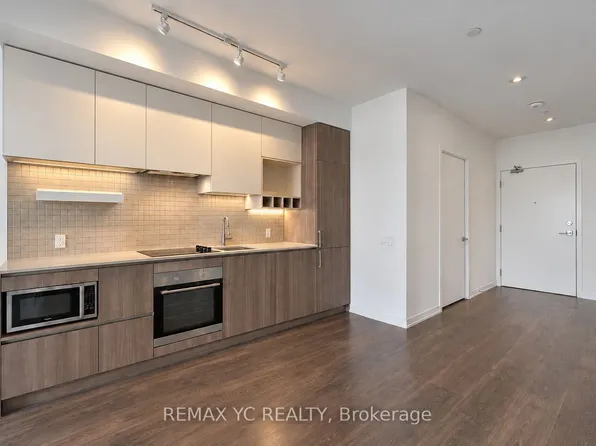 898 Portage Pkwy, Vaughan, ON