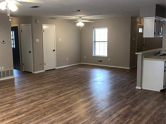 3rd image of 307 Ashland Ct