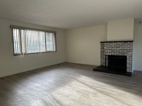 4th image of 604 S 45th Ave #1/2