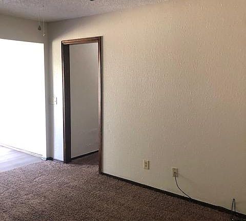 5th image of 2401 N Park Dr