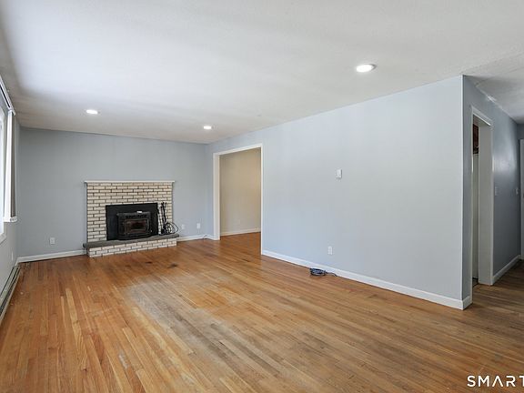 3rd image of 643 Bucks Hill Road