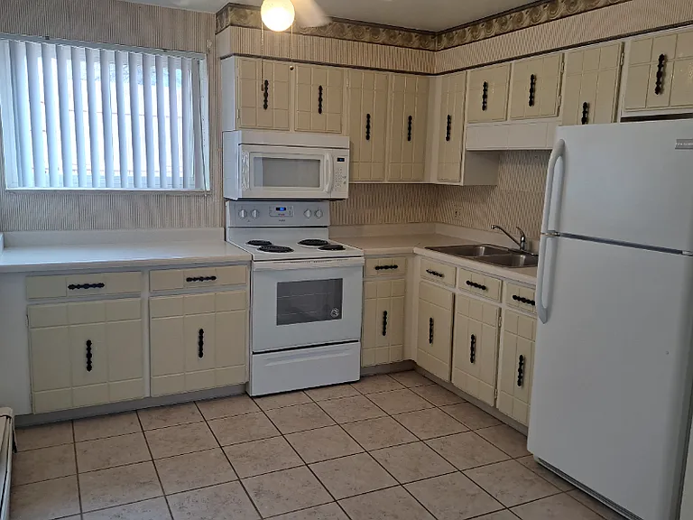 1447 Nokomis Dr #3 — Photo 2