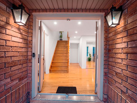 5th image of 324 Edenbrook Hill Dr