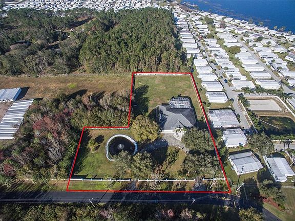 2nd image of 301 Hidden Cove Ave
