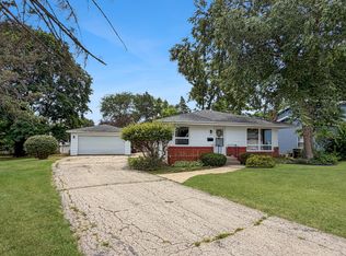1346 Empire Ct, Freeport, IL 61032
