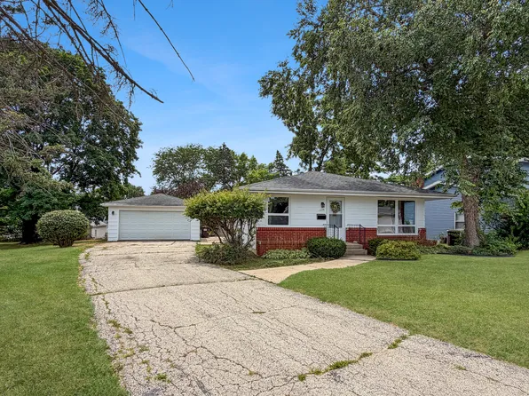 1346 Empire Ct, Freeport, IL 61032
