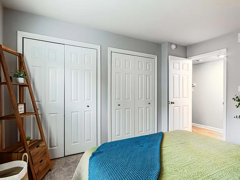 Shadowbluff Apartments — Photo 24