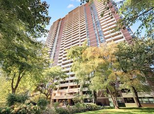 40 Homewood Ave #807, Toronto, ON M4Y 2K2
