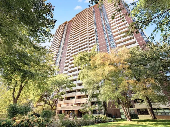 40 Homewood Ave #807, Toronto, ON M4Y 2K2