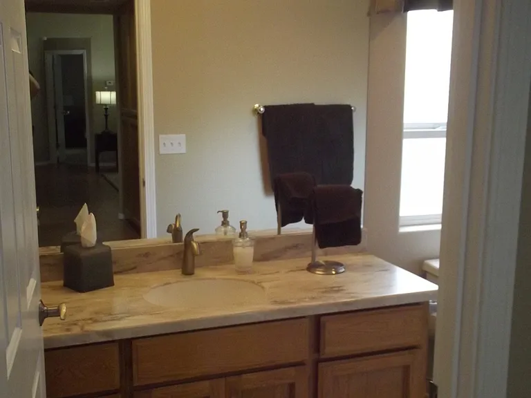2122 Martin Dr — Photo 20