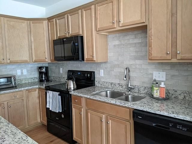 fully applianced kitchen with stylish backsplash