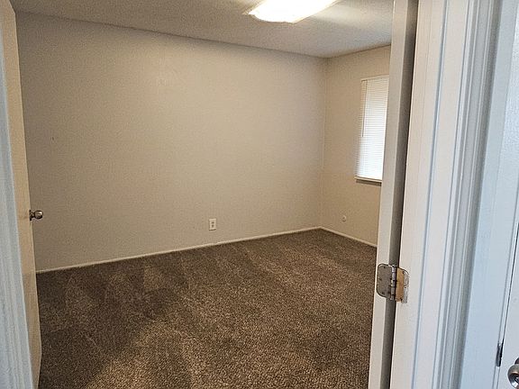 5th image of 2421 Country Club Blvd #B28