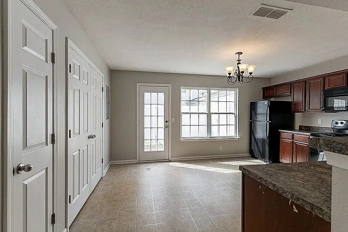 2 bed, 2.5 bath, 1260 sqft, $1,700 — Photo 2