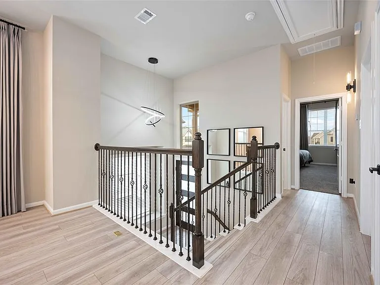 2539 Terrace Point Dr — Photo 5