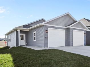 1201 Tivoli Cir, Oregon, WI 53575