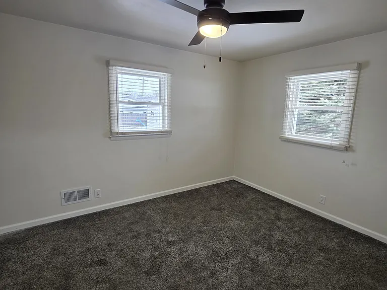 4815 34th Ave — Photo 9