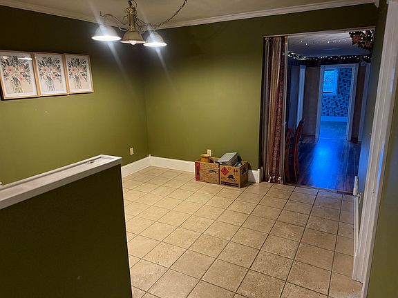 5th image of 556 W Sun St