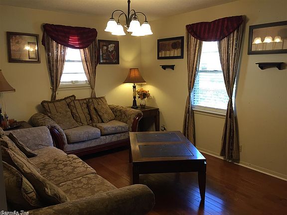 4th image of 1002 Avondale Dr