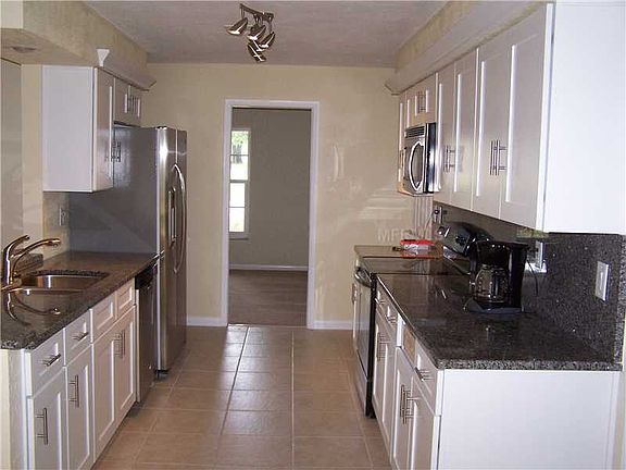 3rd image of 430 Raymond Ave